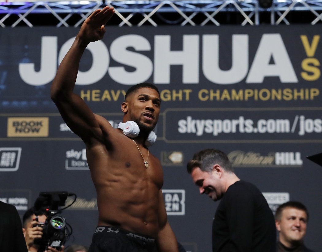 Vážení před boxerským duelem Anthony Joshua vs. Oleksandr Usyk