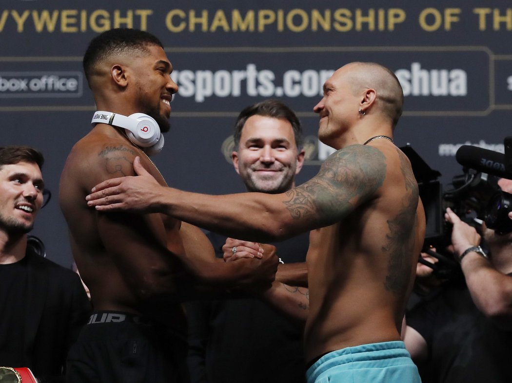 Vážení před boxerským duelem Anthony Joshua vs. Oleksandr Usyk