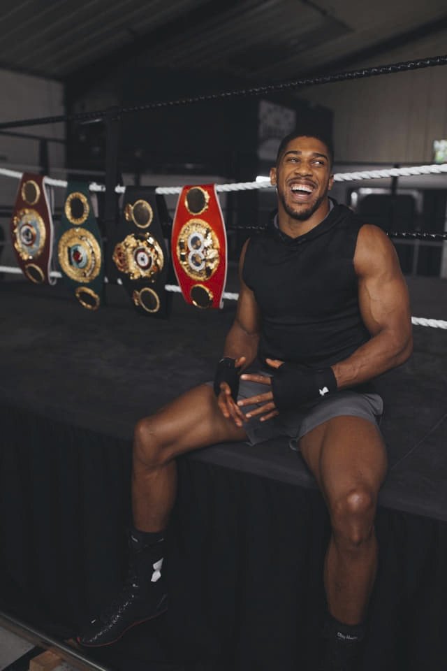 Sběratel titulů: Anthony Joshua už posbíral tituly WBA, WBO, IBF a IBO. Z těch hlavních mu tak zatím chybí pouze WBC.