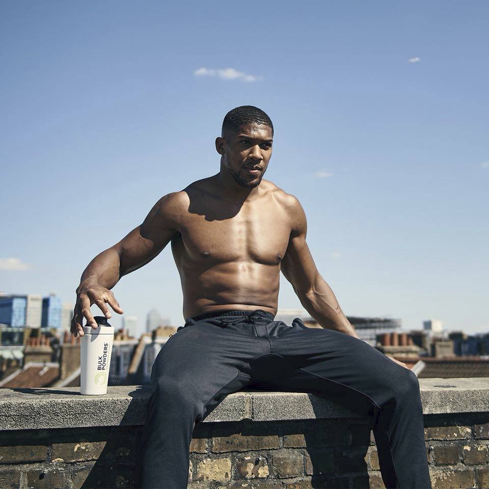 Mimořádně úspěšný a populární britský boxer Anthony Joshua