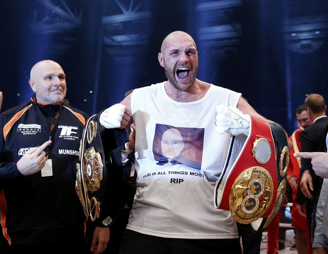 Nevěřili mu, ale Tyson Fury to dokázal. Porazil favorizovaného Vladimira Klička a je novým boxerským šampionem.