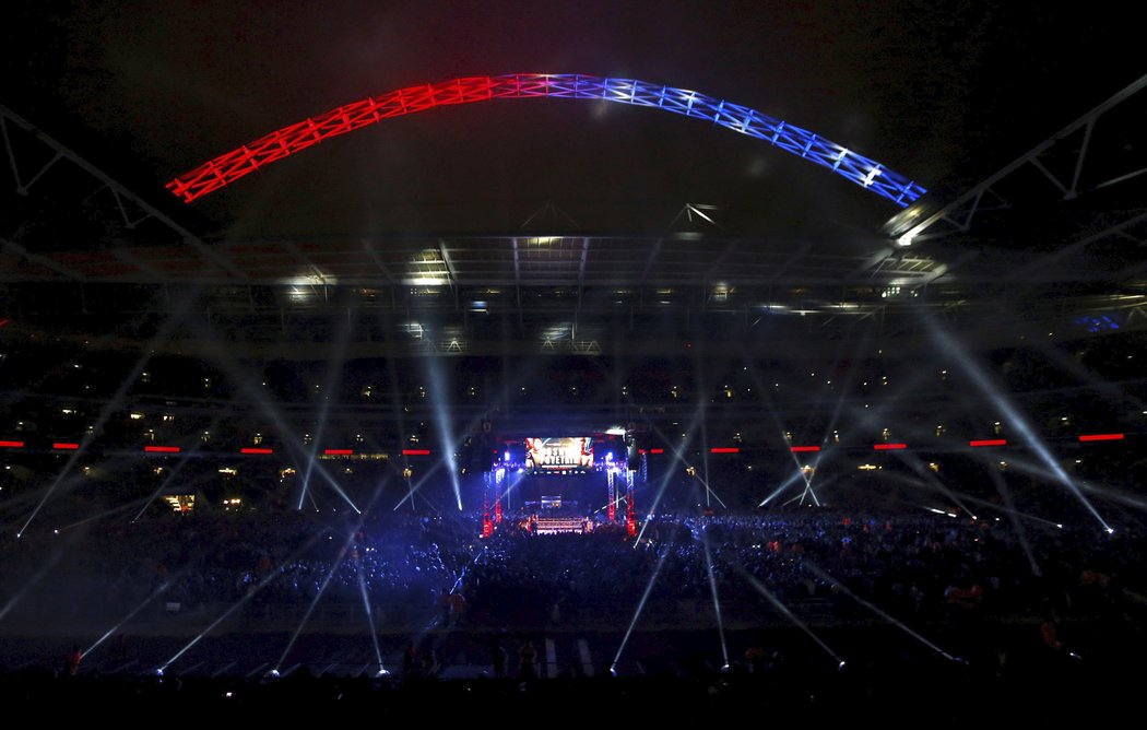 Souboj Anthonyho Joshuy a Alexandra Povětkina sledovalo zaplněné Wembley