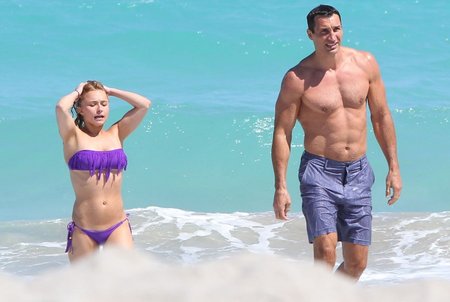 Boxer Vladimir Kličko si užívá u moře  s přítelkyní Hayden Panettiereovou