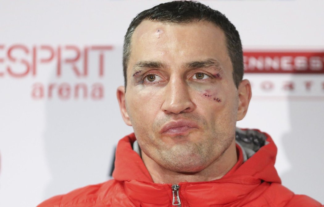 Vladimir Kličko odešel z ringu poražený a s krvavými šrámy pod okem