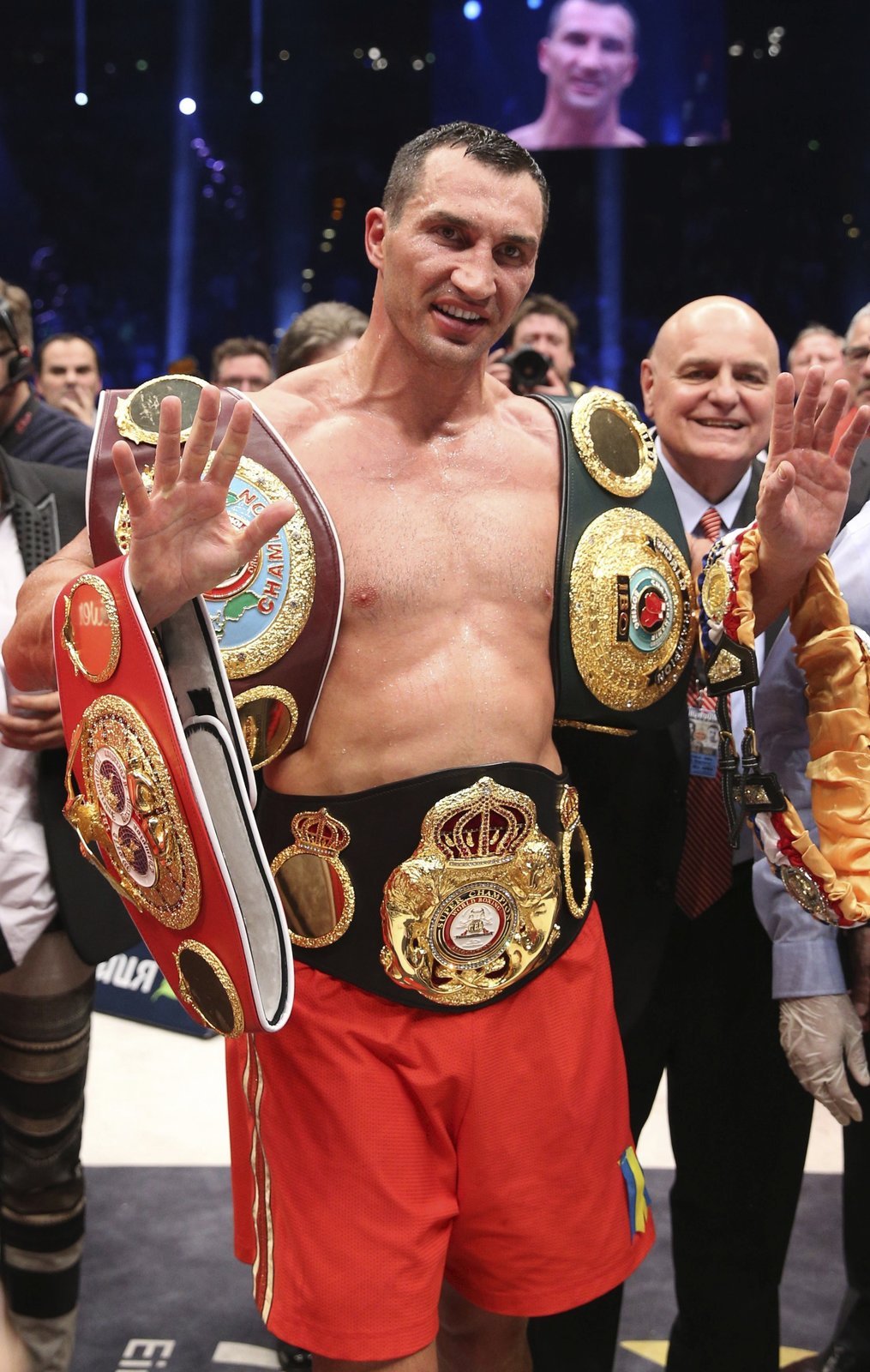 Ukrajinský boxer Vladimir Kličko obhájil své tituly mistra světa v těžké váze. Svého bulharského vyzyvatele Kubrata Puleva knokautoval v 5. kole a ukončil jeho neporazitelnost.