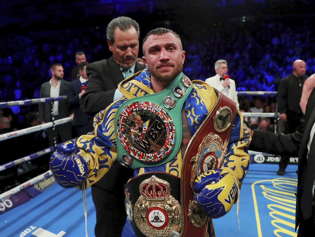 Souboj ukrajinského rohovníka Vasila Lomačenka s Britem Lukem Campbellem byl parádní podívanou, ale favorit Lomačenko nedovolil soupeři, aby šokoval svět. Ukrajinec vyhrál suverénně na body.