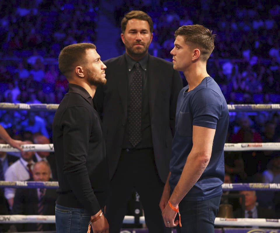 Ukrajinský boxer Vasil Lomačenko a britský bijec Luke Campbell poprvé tváří v tvář.