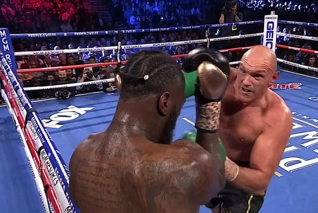 V zápase Wilder vs. Fury 2 měl celou dobu navrch britský ranař. Američanův tým nakonec vhodil v sedmém kole do ringu ručník, takže Fury vyhrál technickým knockoutem.