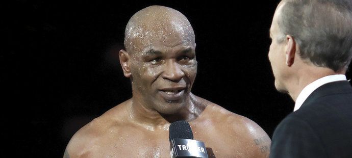 Mike Tyson dává rozhovor po zápase