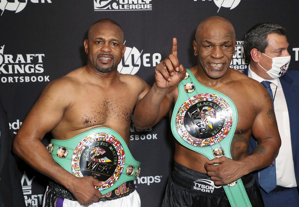 Roy Jones Jr. a Mike Tyson předvedli i po padesátce skvělé boxerské představení
