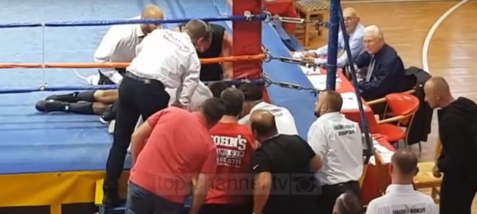 Boxer, který bojoval na licenci bratrance, utrpěl v ringu smrtelné zranění