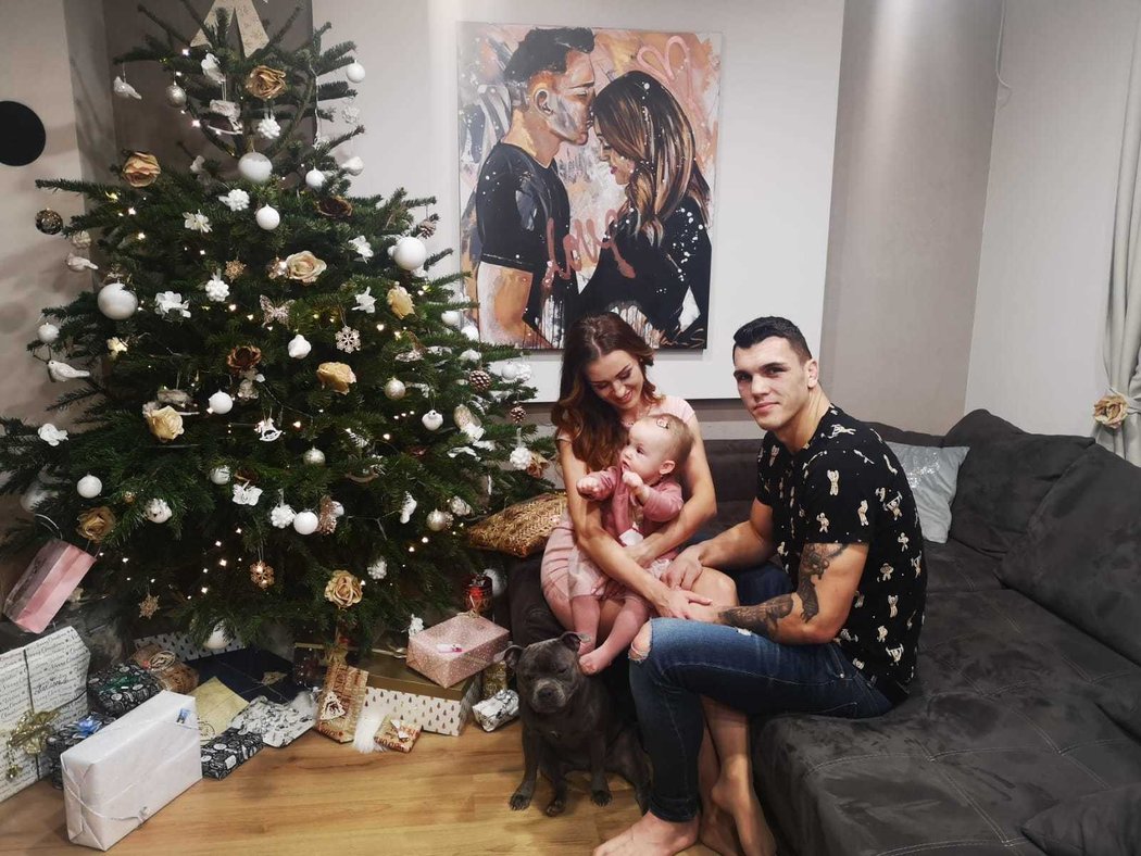 Boxer Vasil Ducár trávil Vánoce s manželkou Irenou a dcerkou Sofií