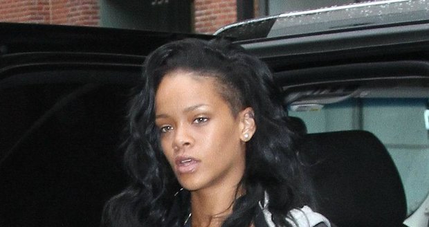 Už i Rihanna má stylový kryt...