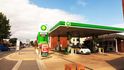 „S ohledem na intenzivní poptávku, zaznamenanou v uplynulých dvou dnech, odhadujeme, že zhruba třicet procent míst v této síti nemá v současné době ani jeden z hlavních druhů paliva," uvedla ve svém prohlášení firma BP, která provozuje 1200 stanic.