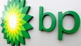 Odpisy majetku u britské BP dosáhnou až 17,5 miliardy dolarů.