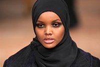 Z uprchlického tábora královnou krásy: Muslimská modelka boří hranice