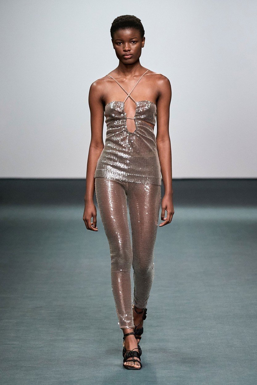 Fashion show Nensi Dojaka - Fall 2022 Ready-to-Wear