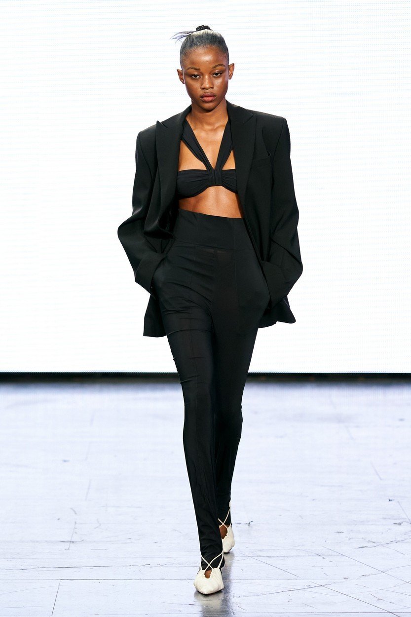 Fashion show Nensi Dojaka - Spring 2022 Ready-to-Wear