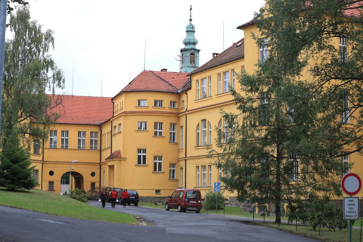 Herec vydechl naposledy v sanatorii na Pleši. 