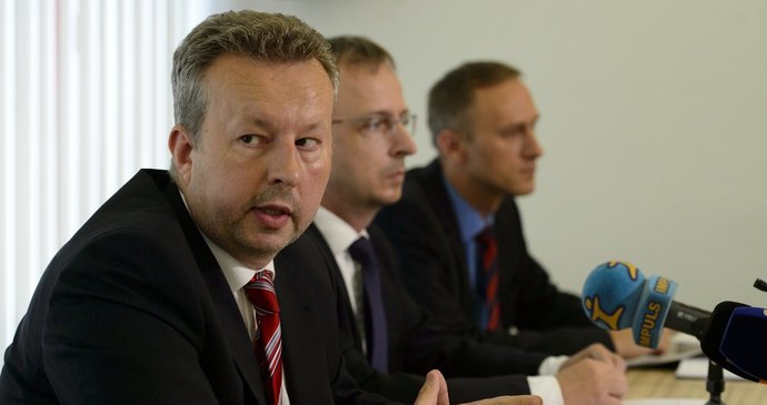 Ministr životního prostředí Richard Brabec (ANO), ředitel Státního fondu životního prostředí Petr Valdman a ředitel odboru ochrany ovzduší Kurt Dědič