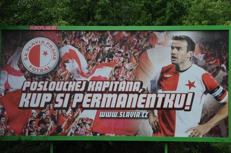 Erich Brabec na billboardu Slavie.