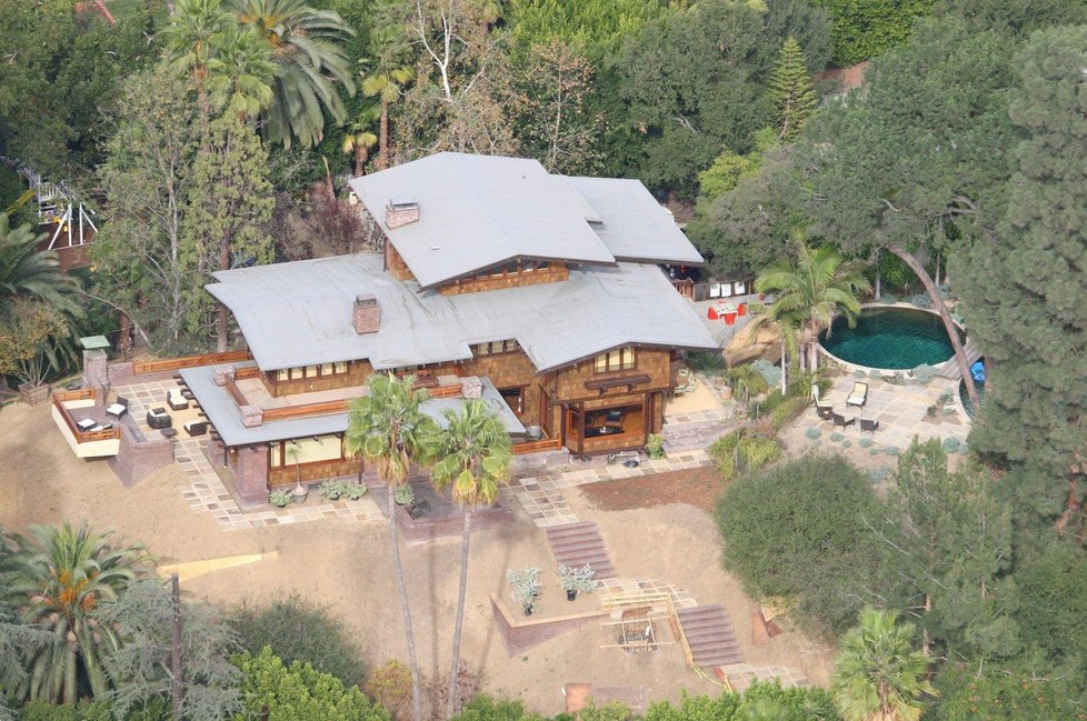 Dům Brada Pitta a Angeliny Jolie s nečekaně skromnou terasou