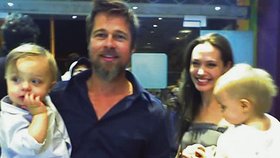 Angelina a Brad: Ukázali svá dvojčata