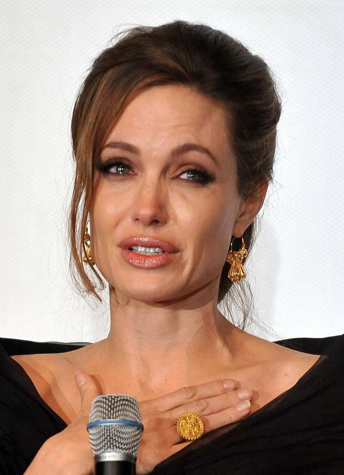 Angelina Jolie na pohřeb nepřijede