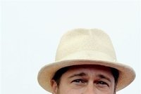 Brad Pitt zachraňuje svatbu homosexuálům