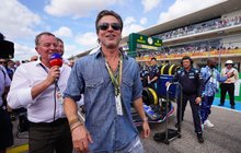 Trapas Brada Pitta: Nepoznal pilota a hlas formule 1!
