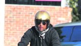 Brad Pitt (45) přijede na motorce do Prahy