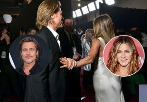 Brad Pitt a Jennifer Anistonová: Znovu se k sobě mají! Laškovali na předávání filmových cen.