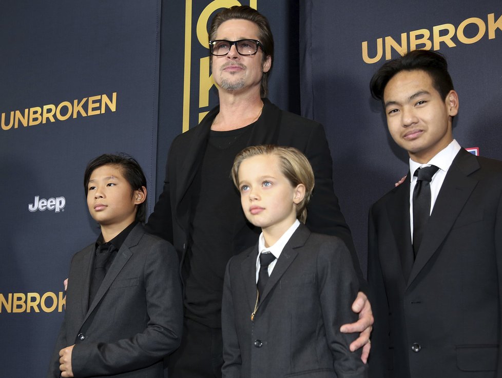 Herec Brad Pitt vyrazil do kina s dětmi: Paxem, Shiloh a Maddoxem