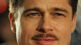 Brad Pitt s knírkem: Chcete ho pod stromeček?