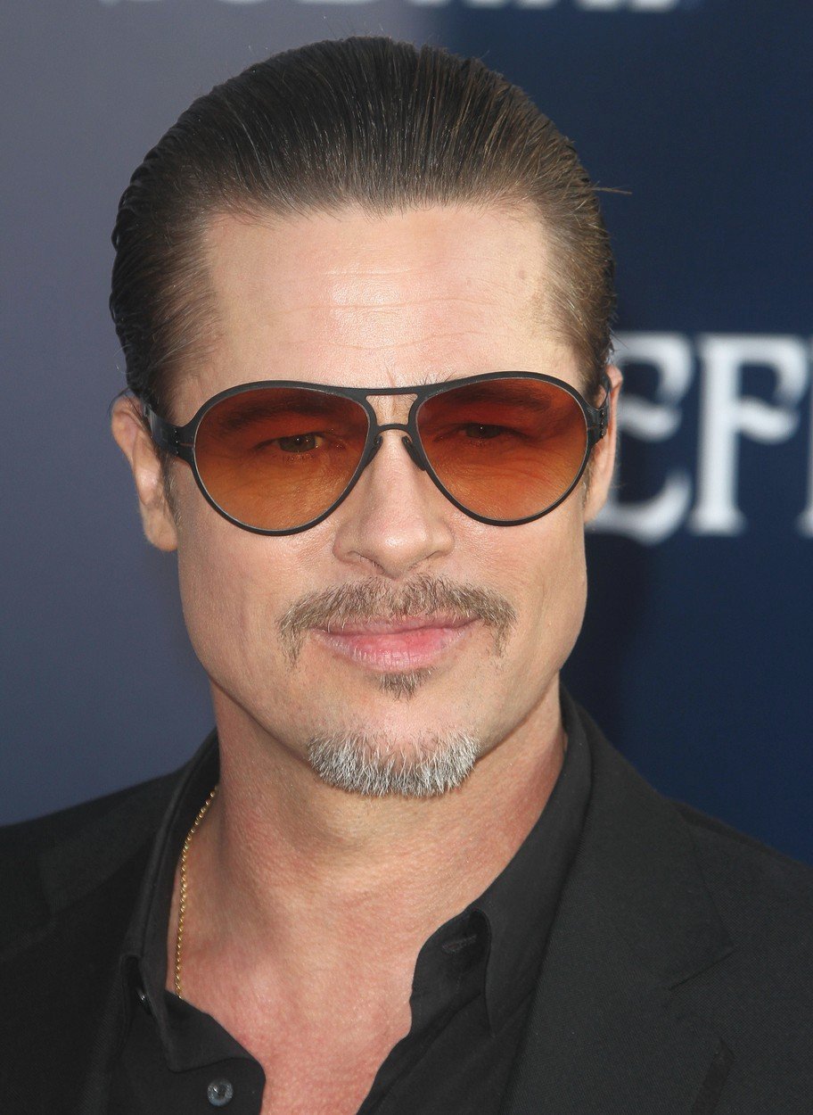 Brad Pitt nastoupil anonymní léčbu po rozvodu s Angelinou. Vyjádřil se o tom v médiích a řekl, že byl ohromen, s jakou upřímností řeší při seancích lidé své problémy
