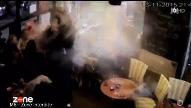 Brahim Abdeslam se odpálil v pařížské kavárně Comptoir Voltaire. Nikoho jiného naštěstí nezabil.