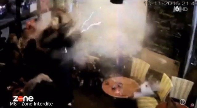 Brahim Abdeslam se odpálil v pařížské kavárně Comptoir Voltaire. Nikoho jiného naštěstí nezabil.
