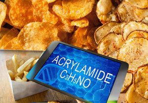Akrylamid vzniká především ve výrobcích typu předsmažených bramborových výrobků, chipsů, hranolek nebo pečených brambor.