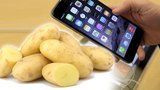 Podvod na internetu: Muž si koupil iPhone, přišly mu brambory