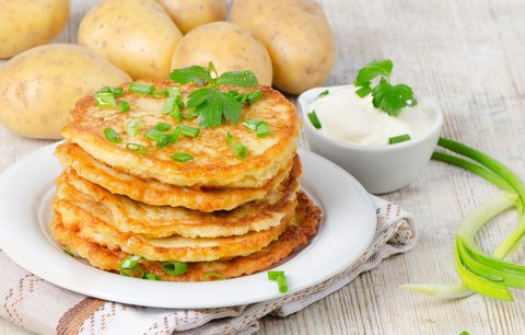 Nejlepší recepty na křupavé bramboráčky: Pochutnejte si na jednoduché klasice!