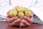 Pozor na staré brambory! Mohou být karcinogenní a nevhodné pro děti