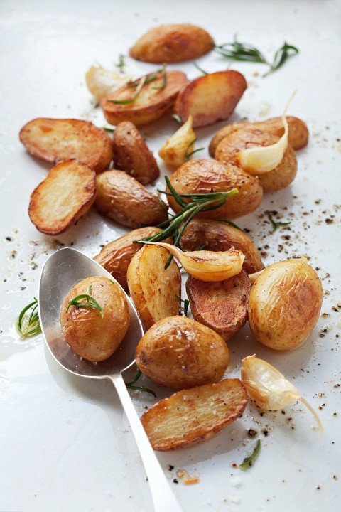Jako přílohu můžete zvolit pečené brambory