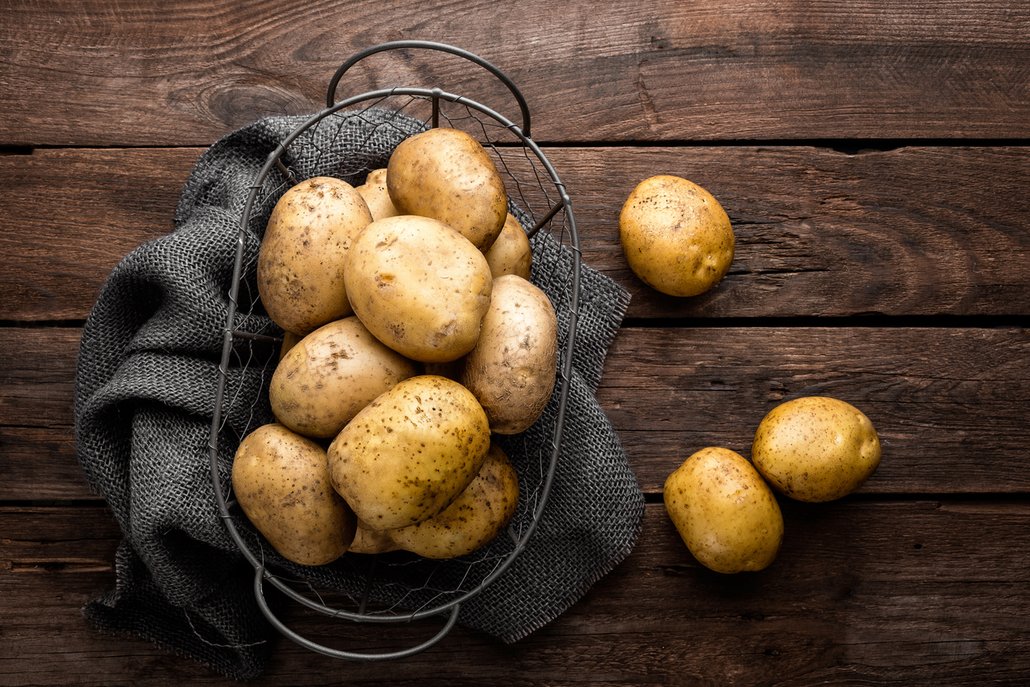 Na hash brown budete potřebovat zejména brambory a cibuli