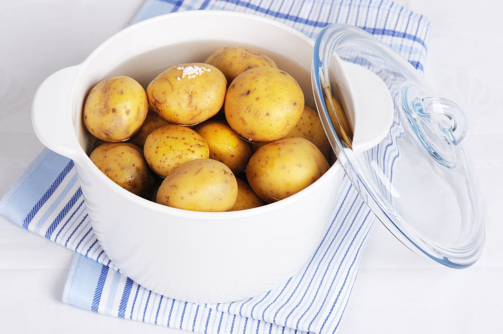 Základem těsta na lokše jsou brambory vařené ve slupce