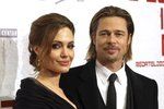 Angelina Jolie a Brad Pitt se rozvádějí.