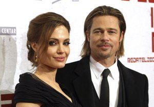 Angelina Jolie a Brad Pitt se rozvádějí.