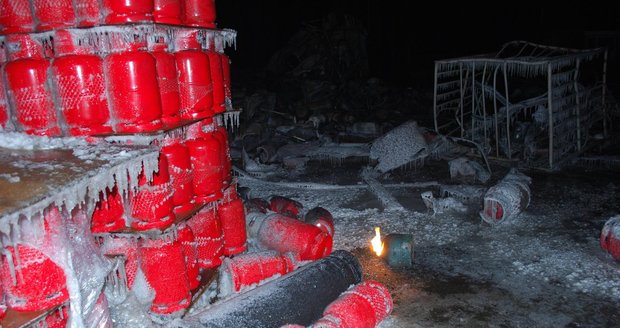 V Branicích na Písecku ve čtvrtek explodovala plynárna. Hasičům se však podařilo zabránit nejhoršímu