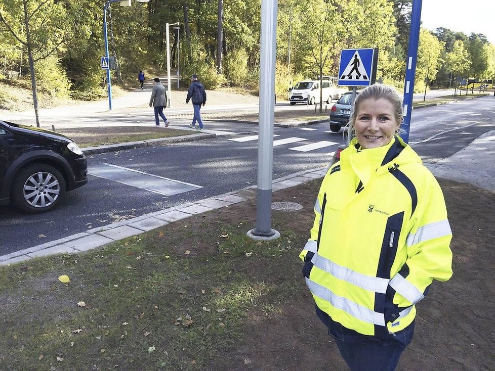 Ve Švédsku je zpomalovací systém Actibump v provozu už 7 let. Hlídá dodržování rychlosti nejen ve městech a vesnicích. Osm modulů je instalováno i na známém Öresundském mostu mezi Dánskem a Švédskem.