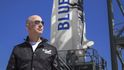 Jeff Bezos s raketou New Shepard.