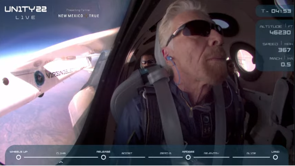 Miliardář Branson 3 minuty před zážehem své vesmírné lodi.